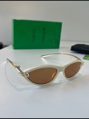 Bottega Veneta Ivory Cat-Eye Brown Lens Sunnies